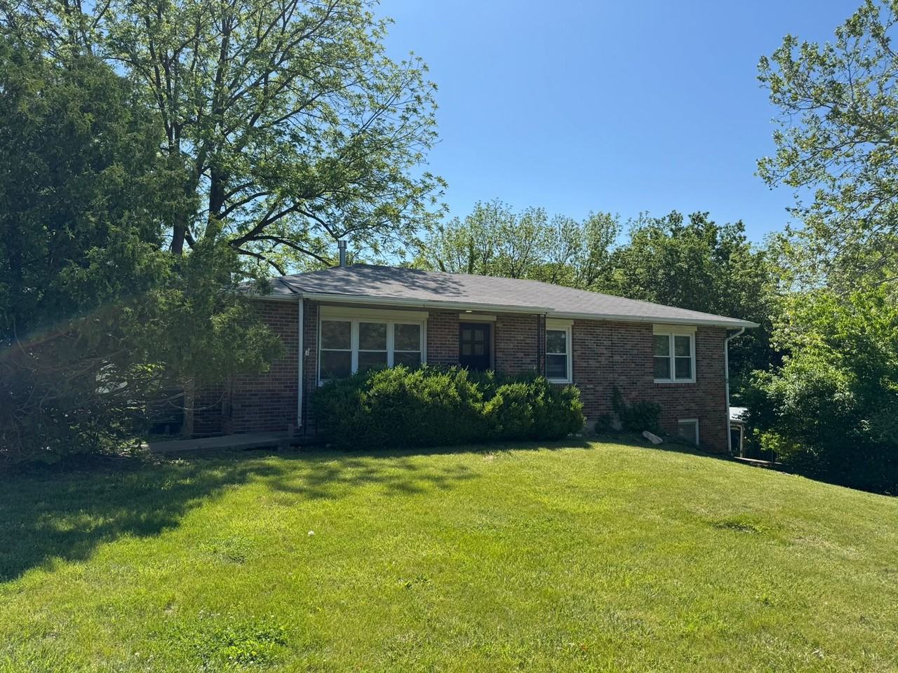 6550 S Old Village Rd - Photo 3 of 50