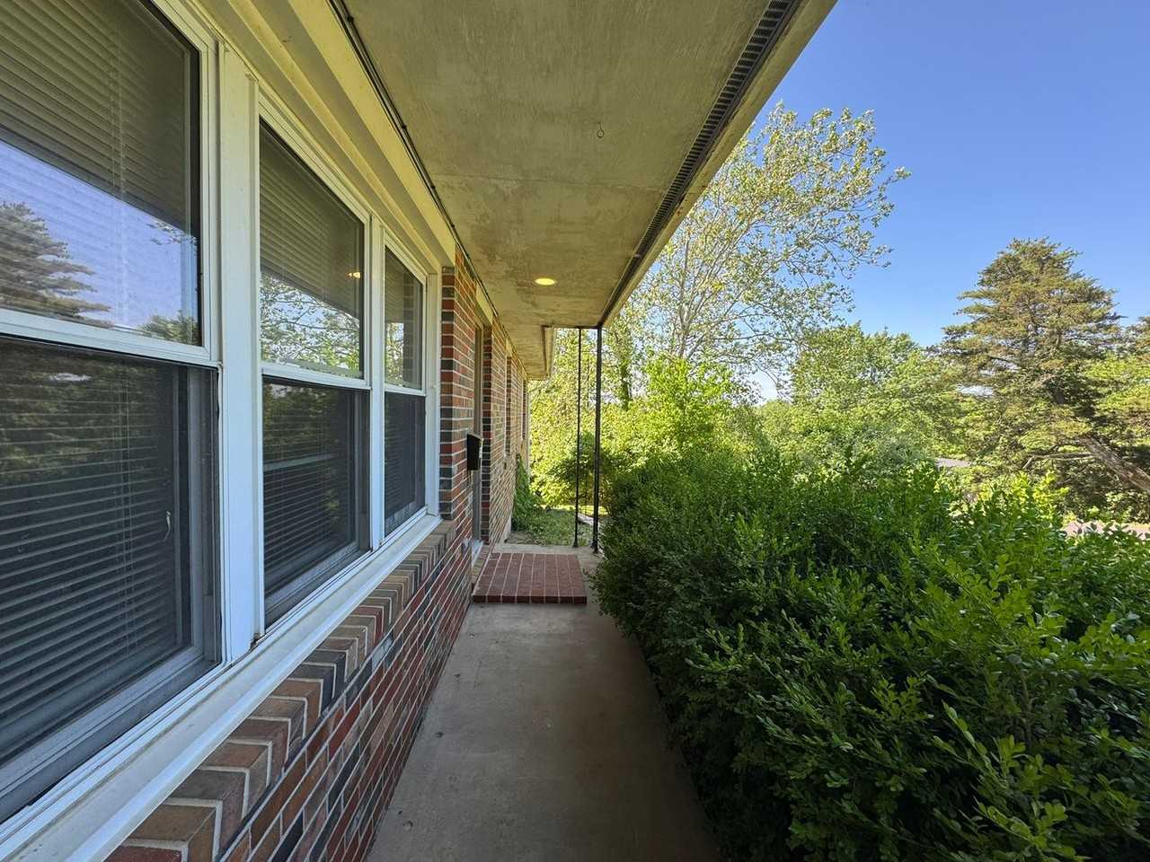 6550 S Old Village Rd - Photo 6 of 50