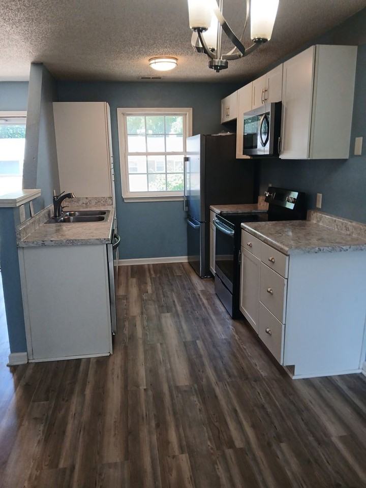 418 Kentucky Dr - Photo 5 of 12