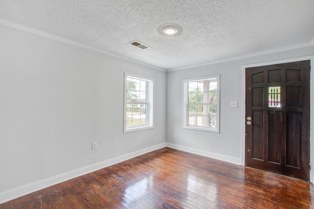 2245 Garfield St - Photo 5 of 16