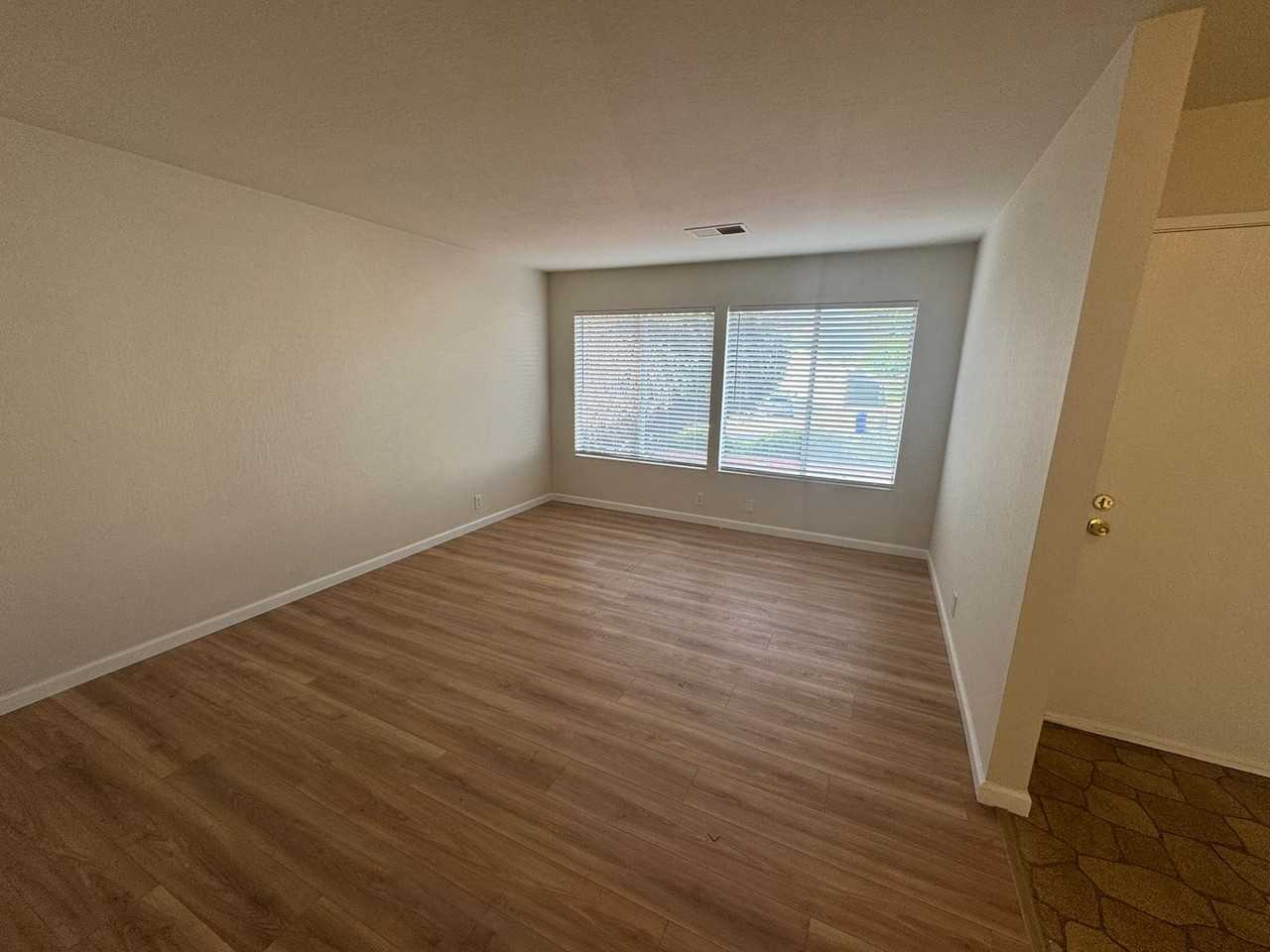 226 Sparrow Dr - Photo 4 of 17