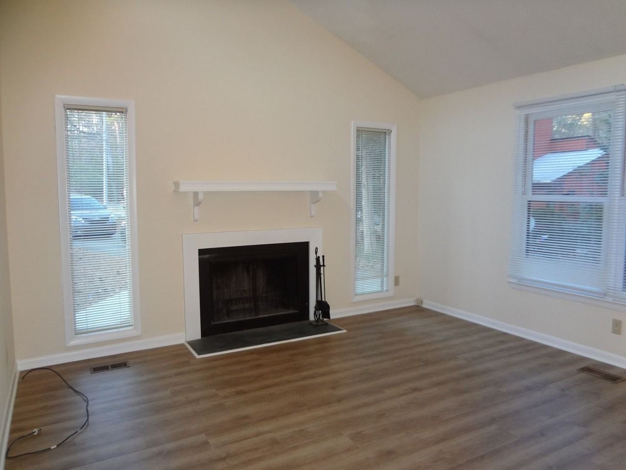 108 Aberdeen Ct - Photo 3 of 10