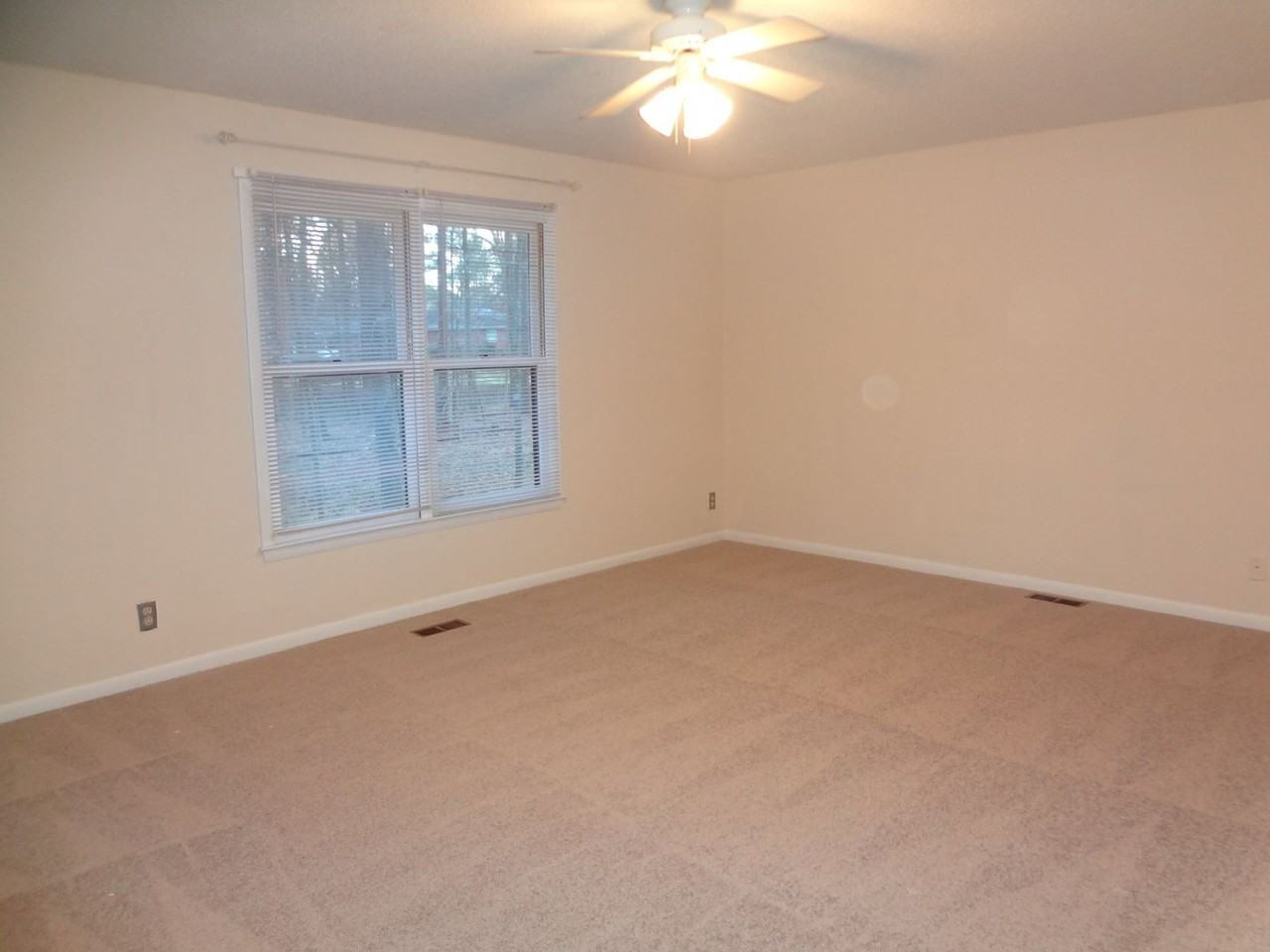 108 Aberdeen Ct - Photo 7 of 10