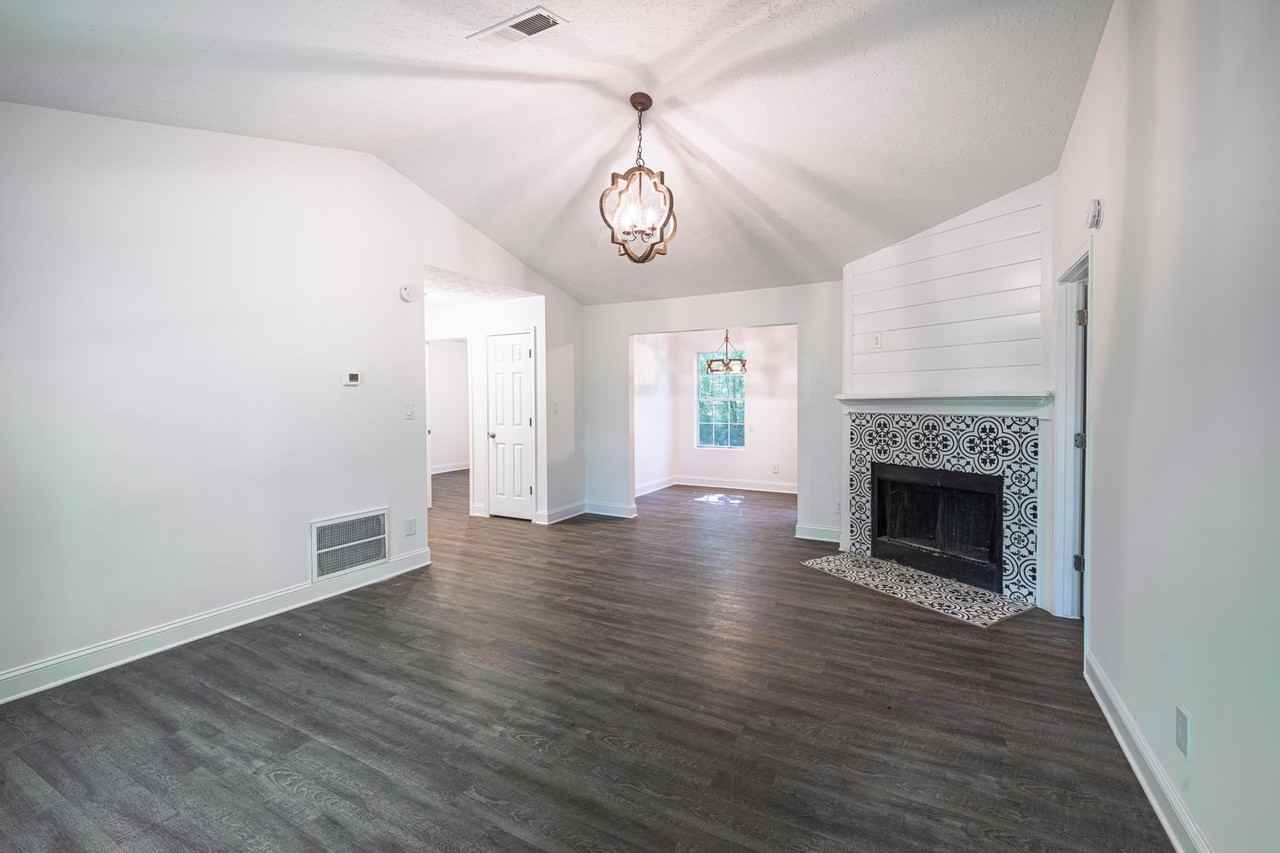 1222 Dolly Nixon Rd - Photo 4 of 21