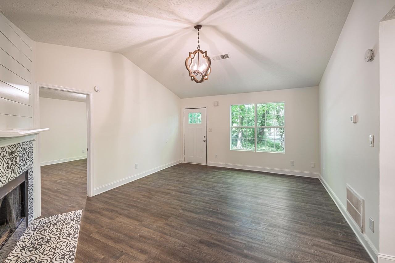 1222 Dolly Nixon Rd - Photo 5 of 21