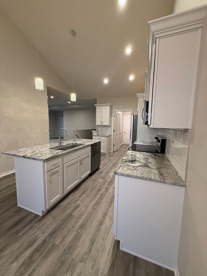 8917 S 47th St - Photo 6 of 26