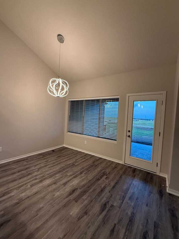 8917 S 47th St - Photo 7 of 26