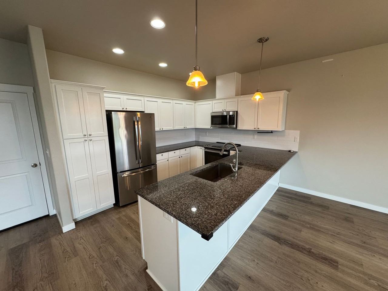 756 S 16th St - Photo 4 of 26