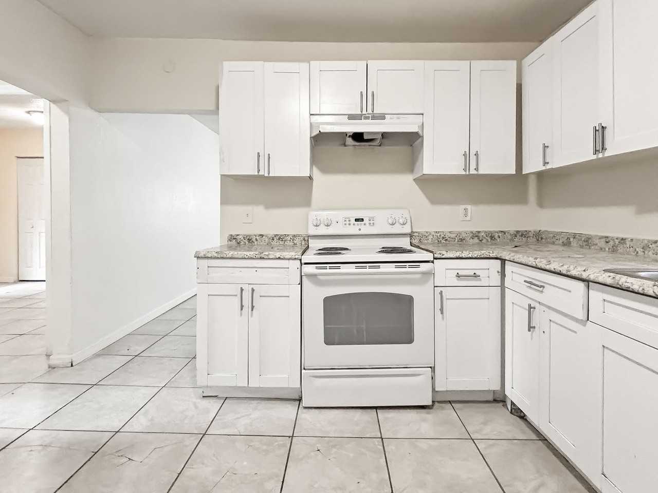 3411 E 9th Ave - Photo 5 of 20