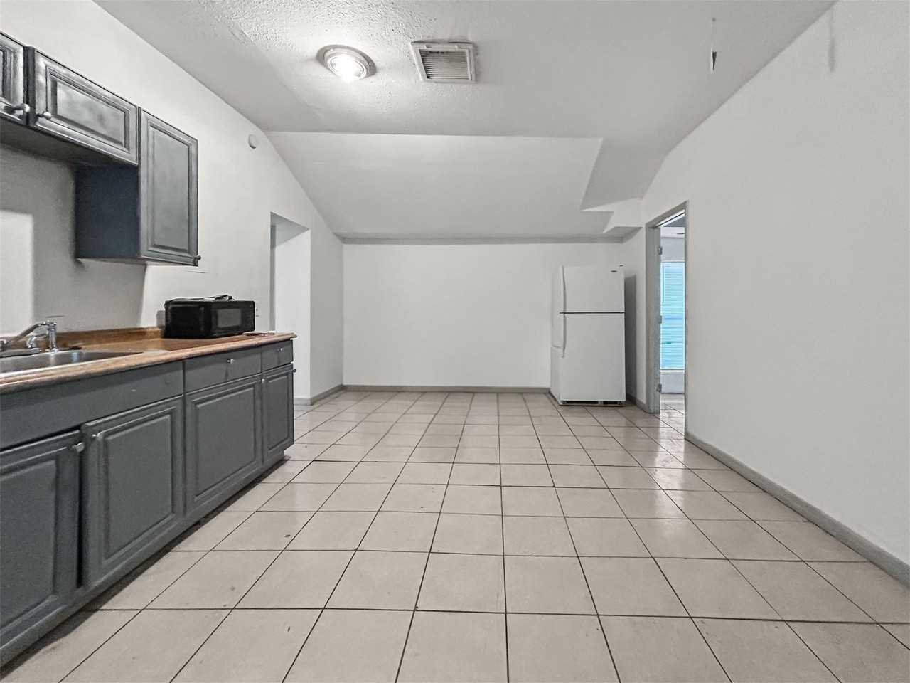 3105 N 75th St - Photo 7 of 18