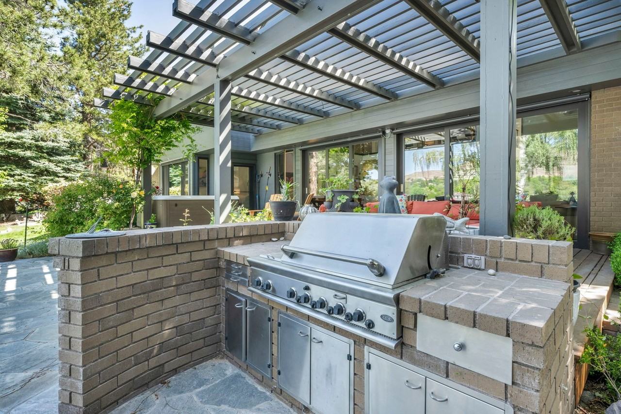 2625 Spinnaker Dr - Photo 5 of 50