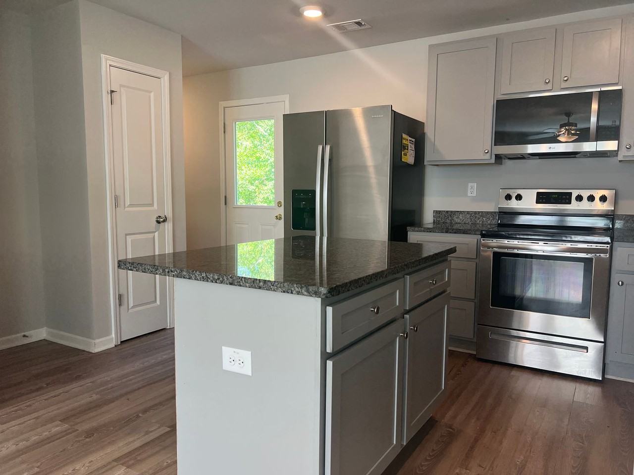 431 Camella Cir - Photo 5 of 30