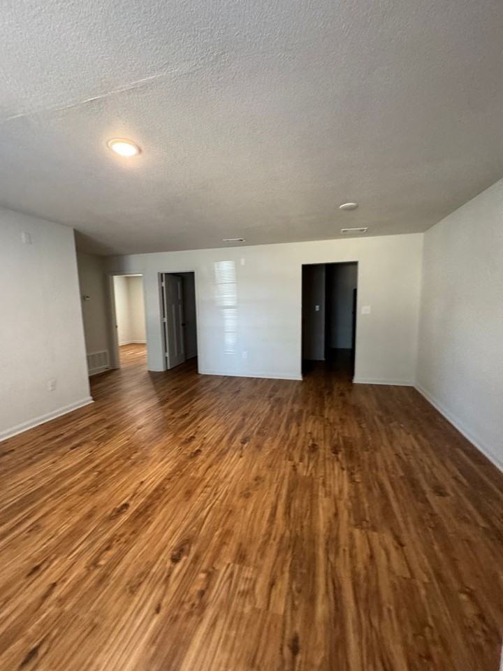 519 Plaza Ave - Photo 6 of 11