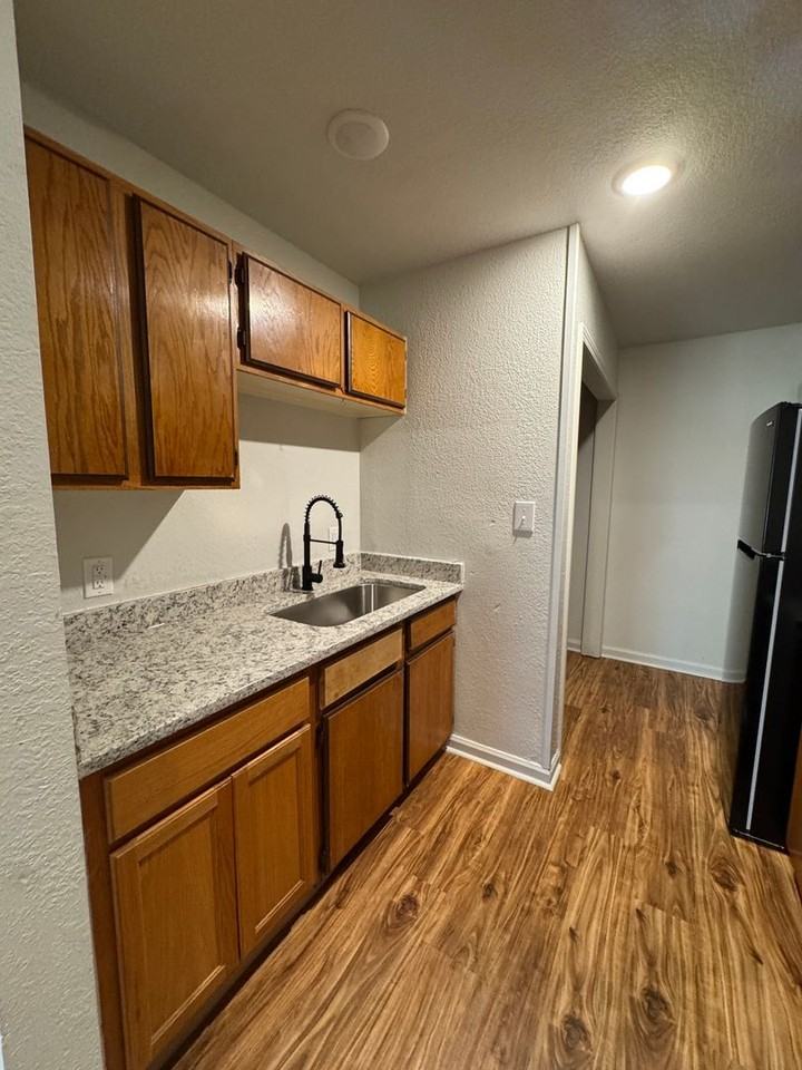 519 Plaza Ave - Photo 7 of 11