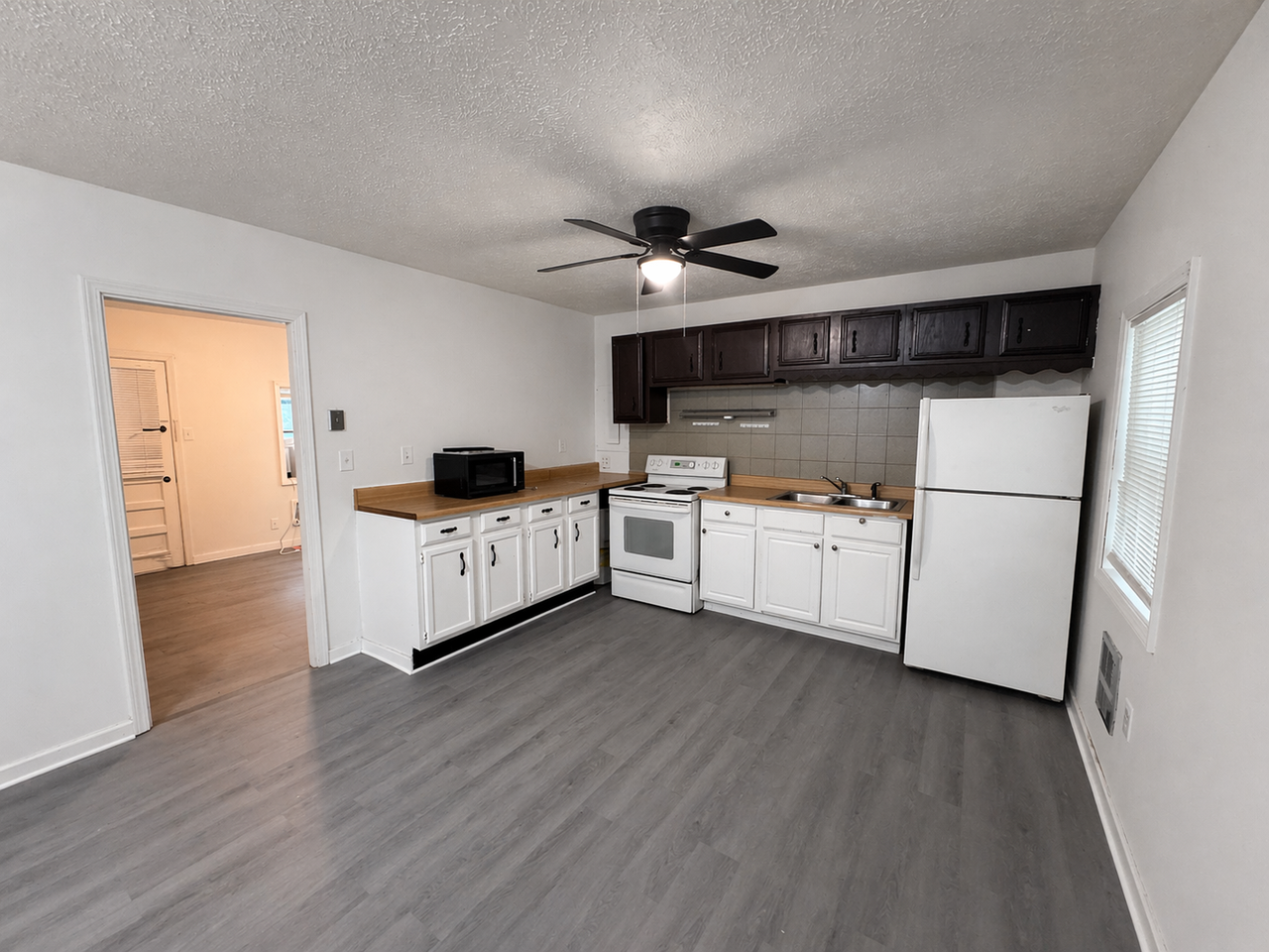 922 S 27th St - Photo 3 of 16