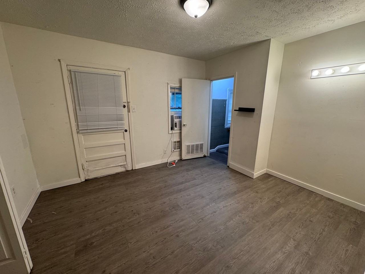 922 S 27th St - Photo 5 of 16