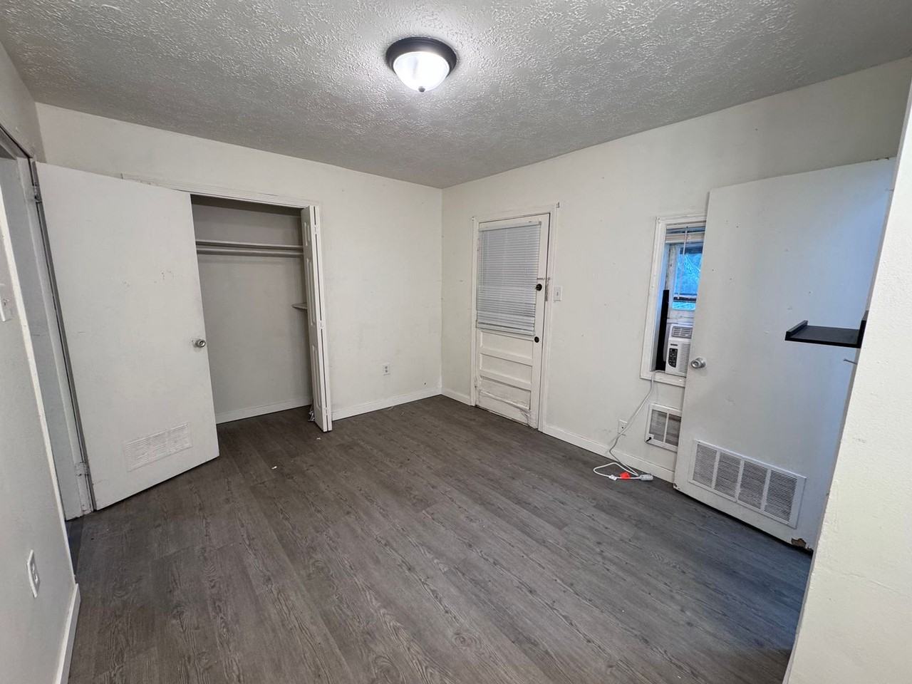 922 S 27th St - Photo 6 of 16