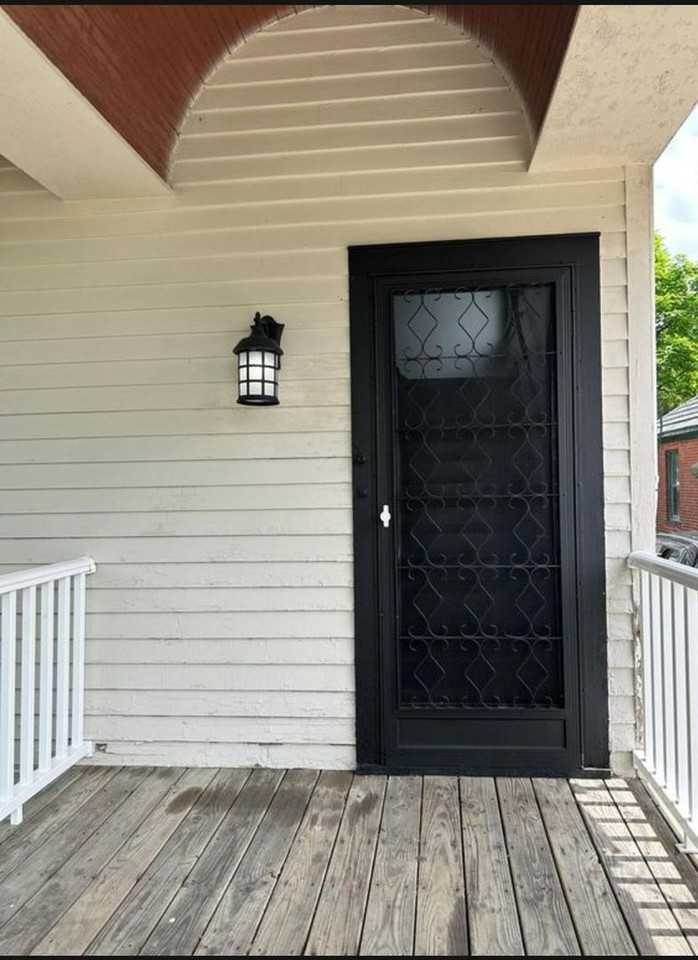 1605 Kearsley Park Blvd - Photo 4 of 24