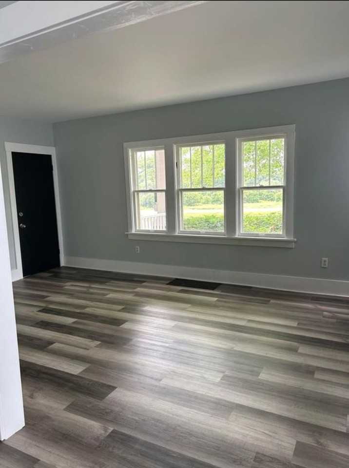 1605 Kearsley Park Blvd - Photo 7 of 24