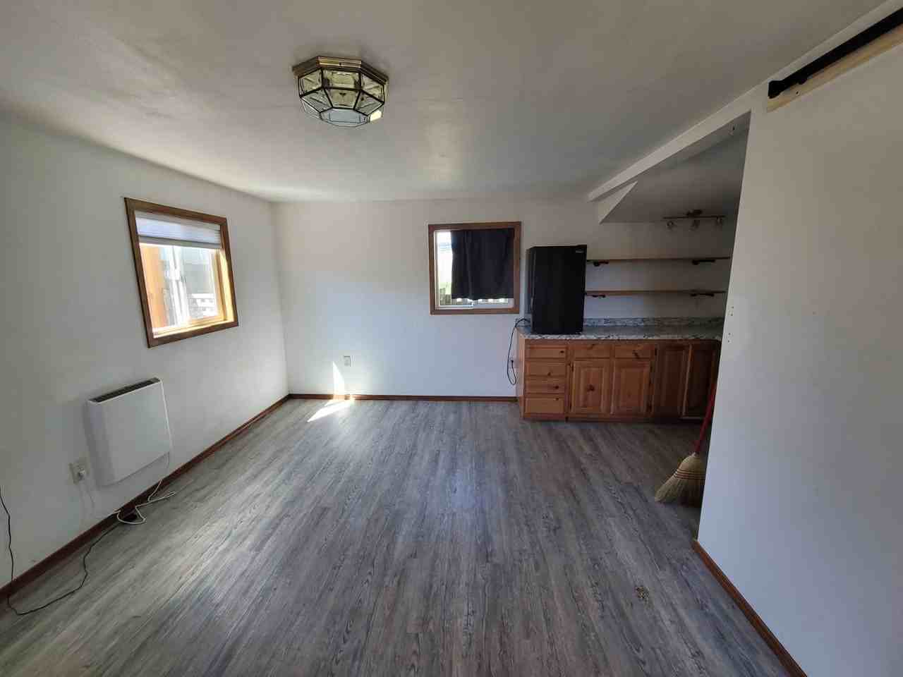 620 Railroad Ave - Photo 2 of 7