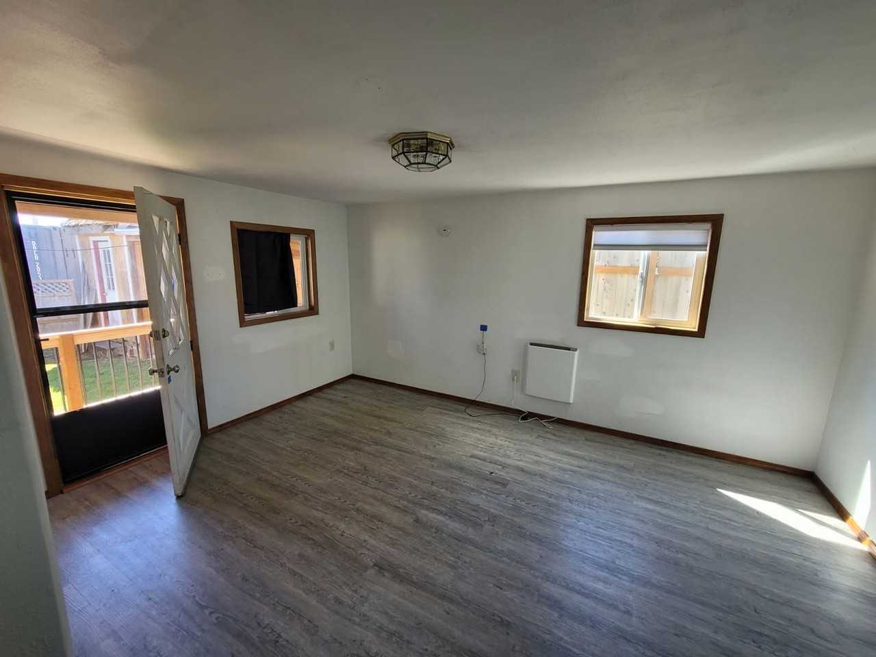 620 Railroad Ave - Photo 3 of 7