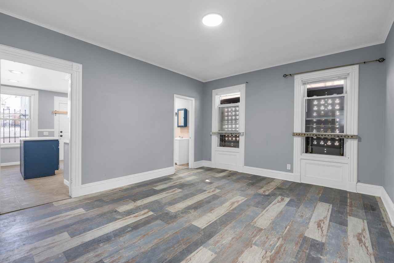 555 Jefferson Ave - Photo 5 of 19