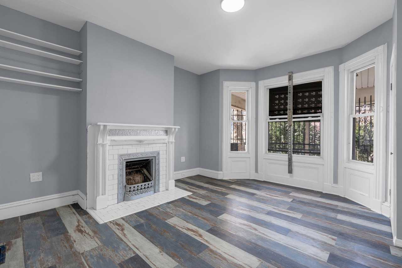 555 Jefferson Ave - Photo 6 of 19