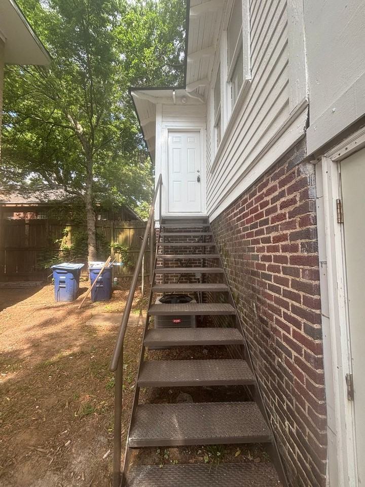 3307 Creswell Ave - Photo 3 of 15