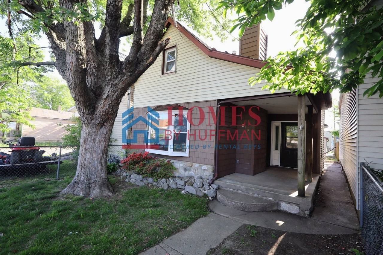 1219 Harriet St - Photo 2 of 20