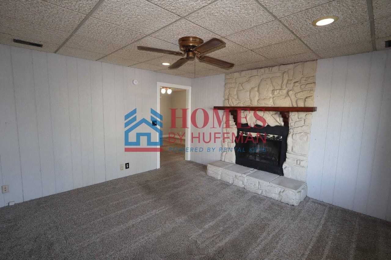 1219 Harriet St - Photo 4 of 20