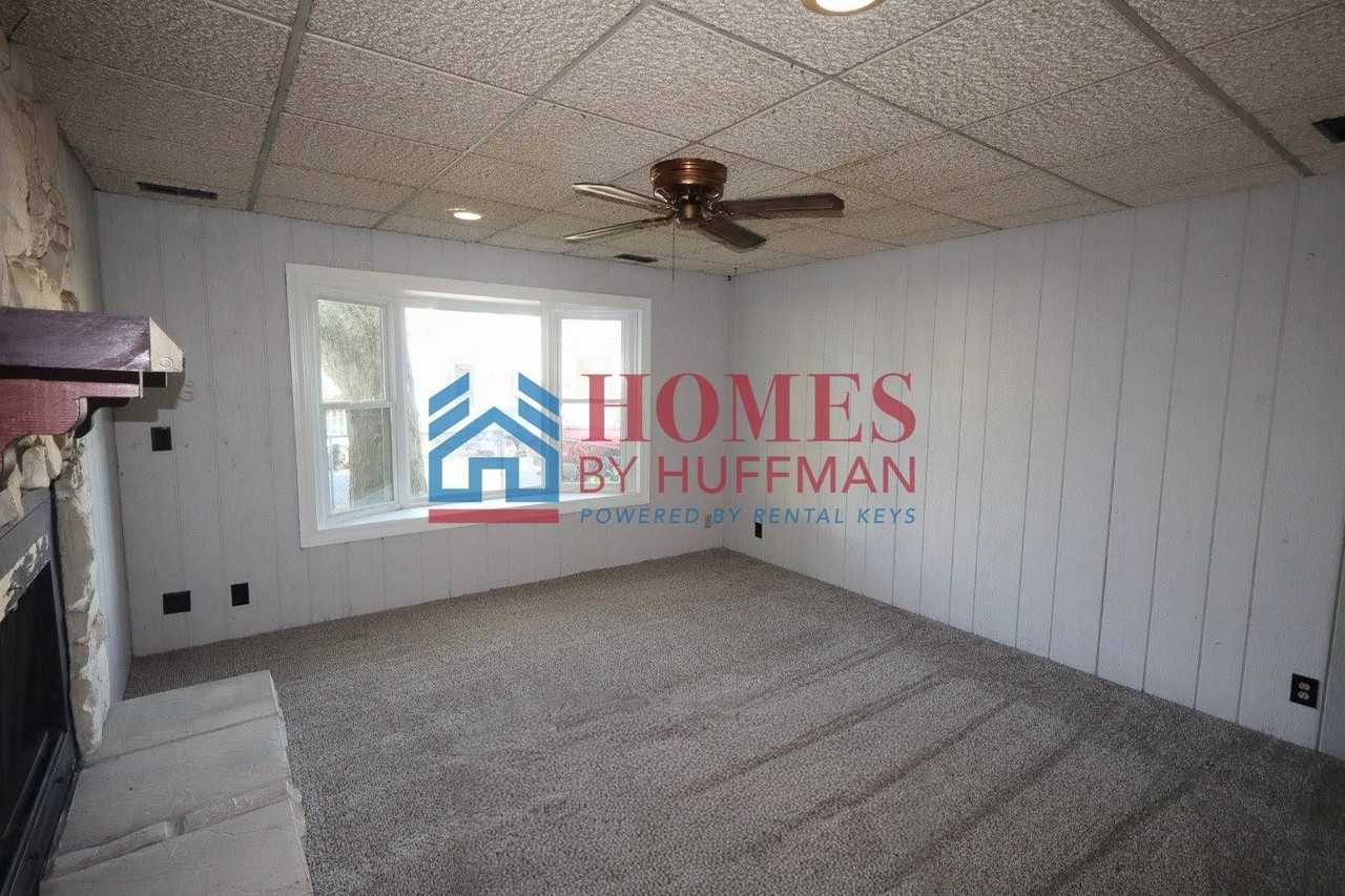 1219 Harriet St - Photo 5 of 20