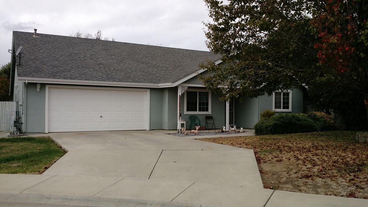 1220 Cassandra Cir - Photo 2 of 2