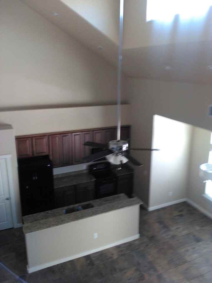 213 Circle Ct - Photo 2 of 4