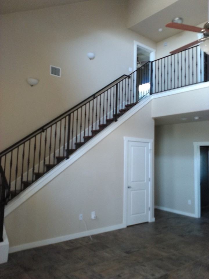 213 Circle Ct - Photo 3 of 4