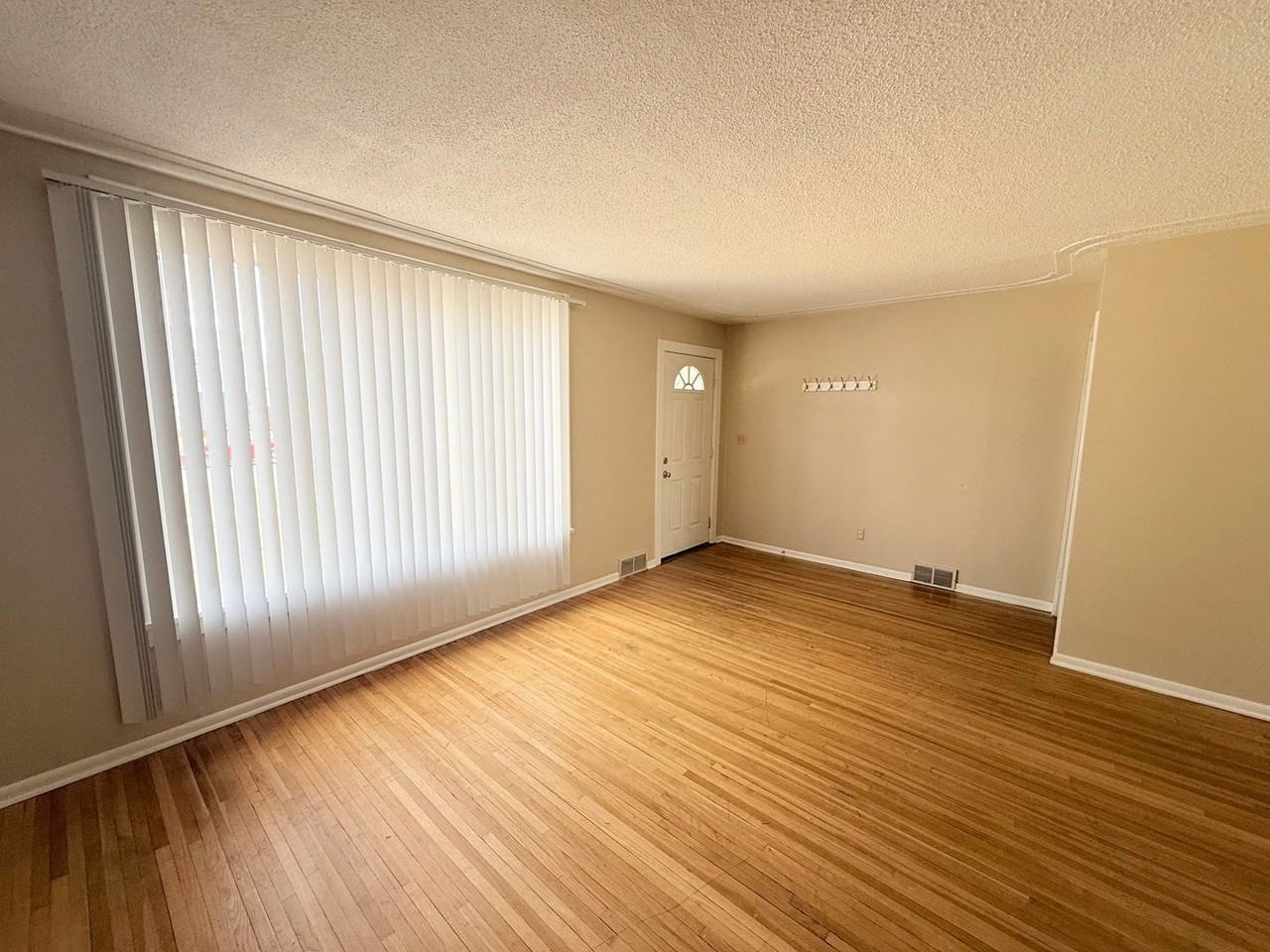 1638 9th St N - Photo 2 of 24