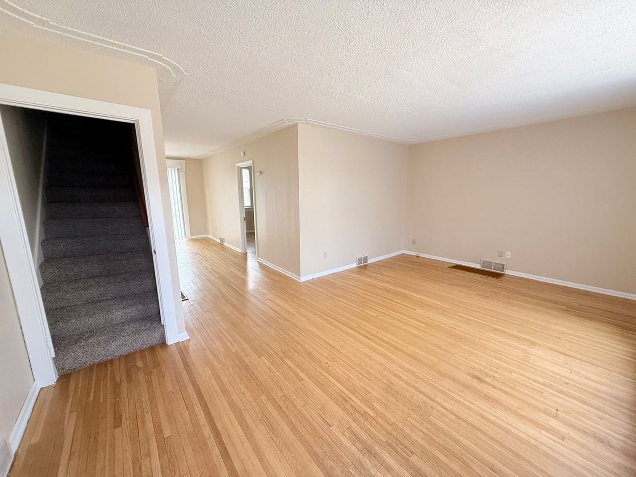 1638 9th St N - Photo 3 of 24