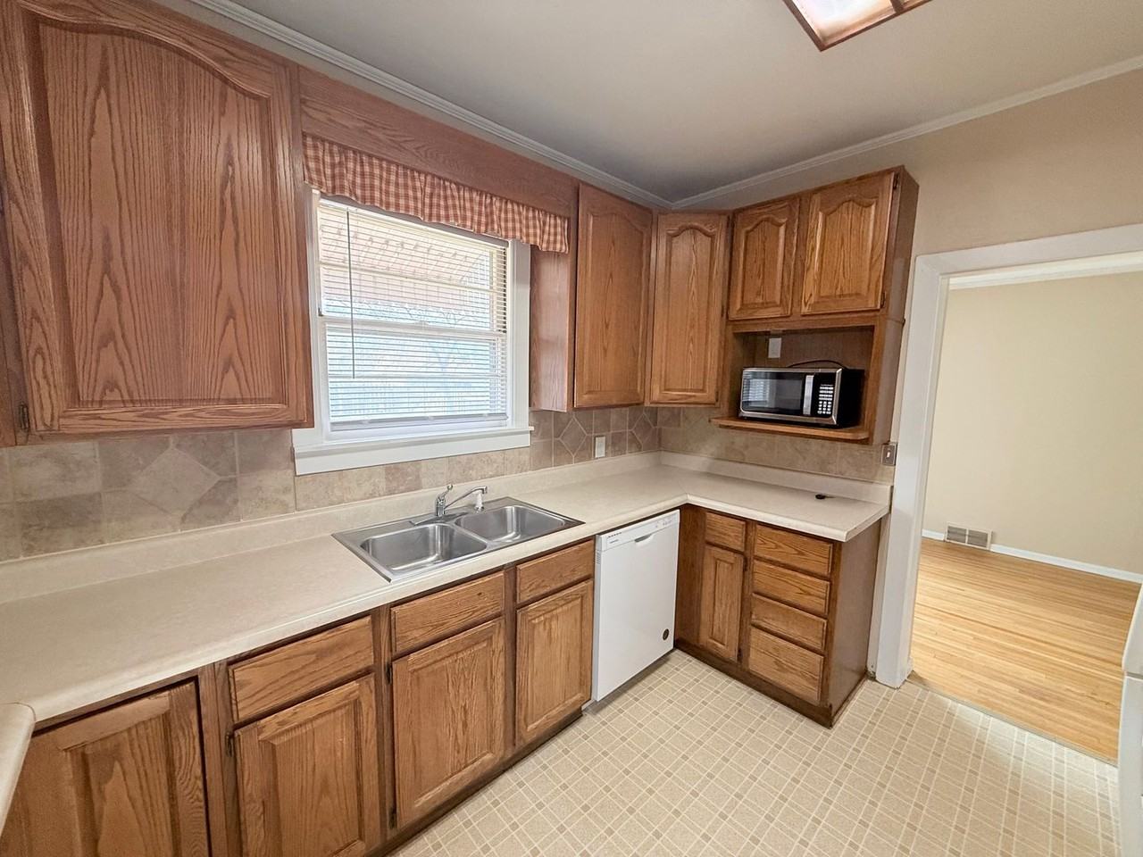 1638 9th St N - Photo 5 of 24