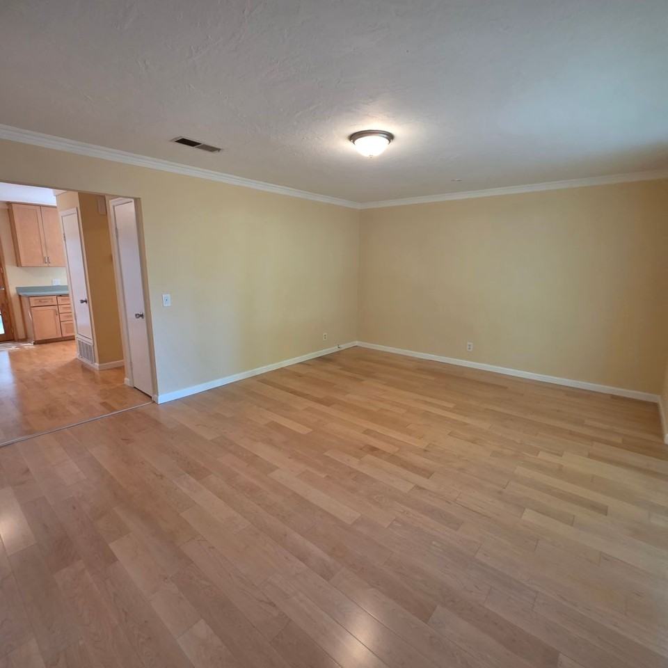 420 Sycamore Cir - Photo 3 of 29