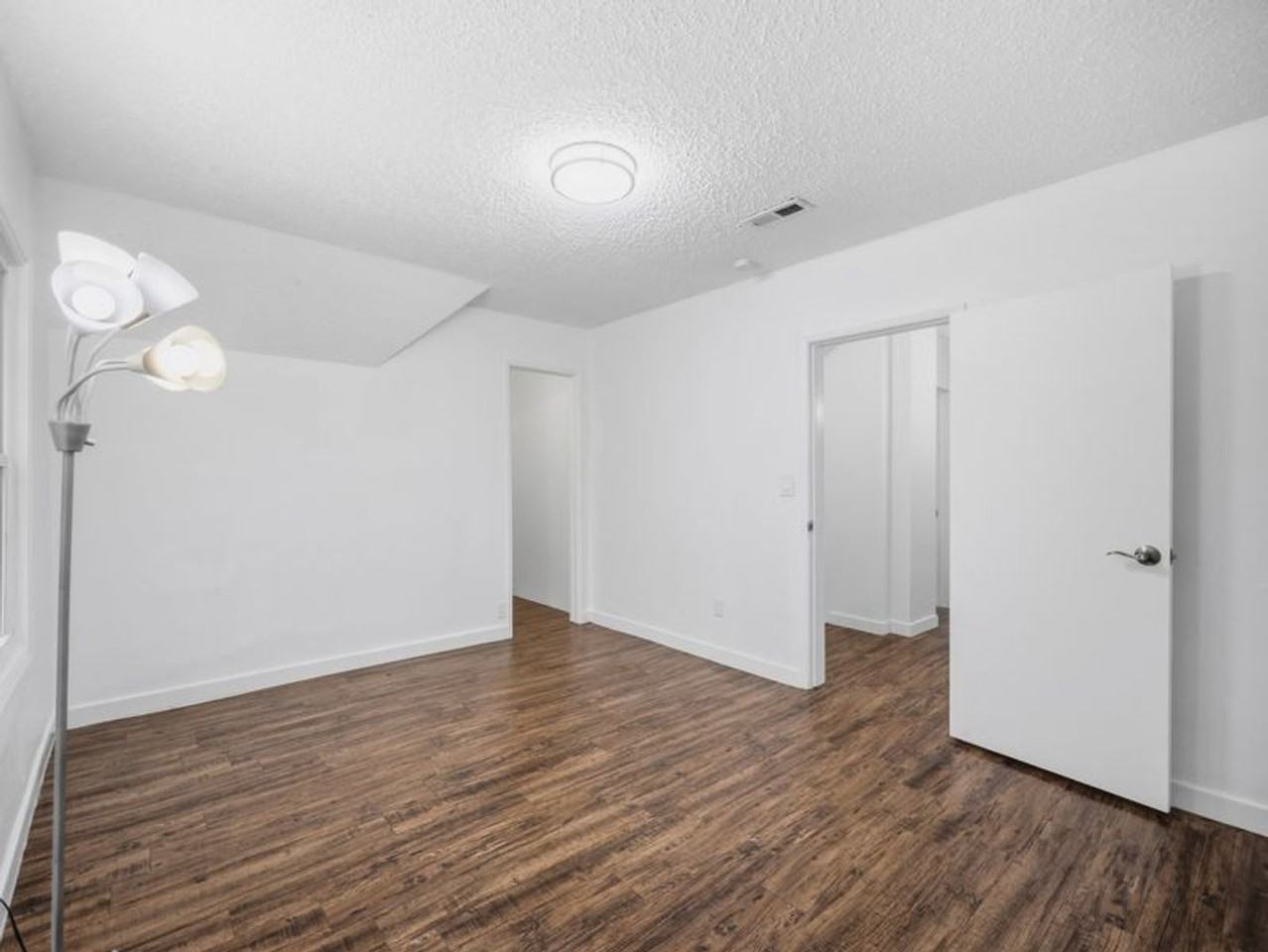 1123 E Indiana Ave - Photo 6 of 48