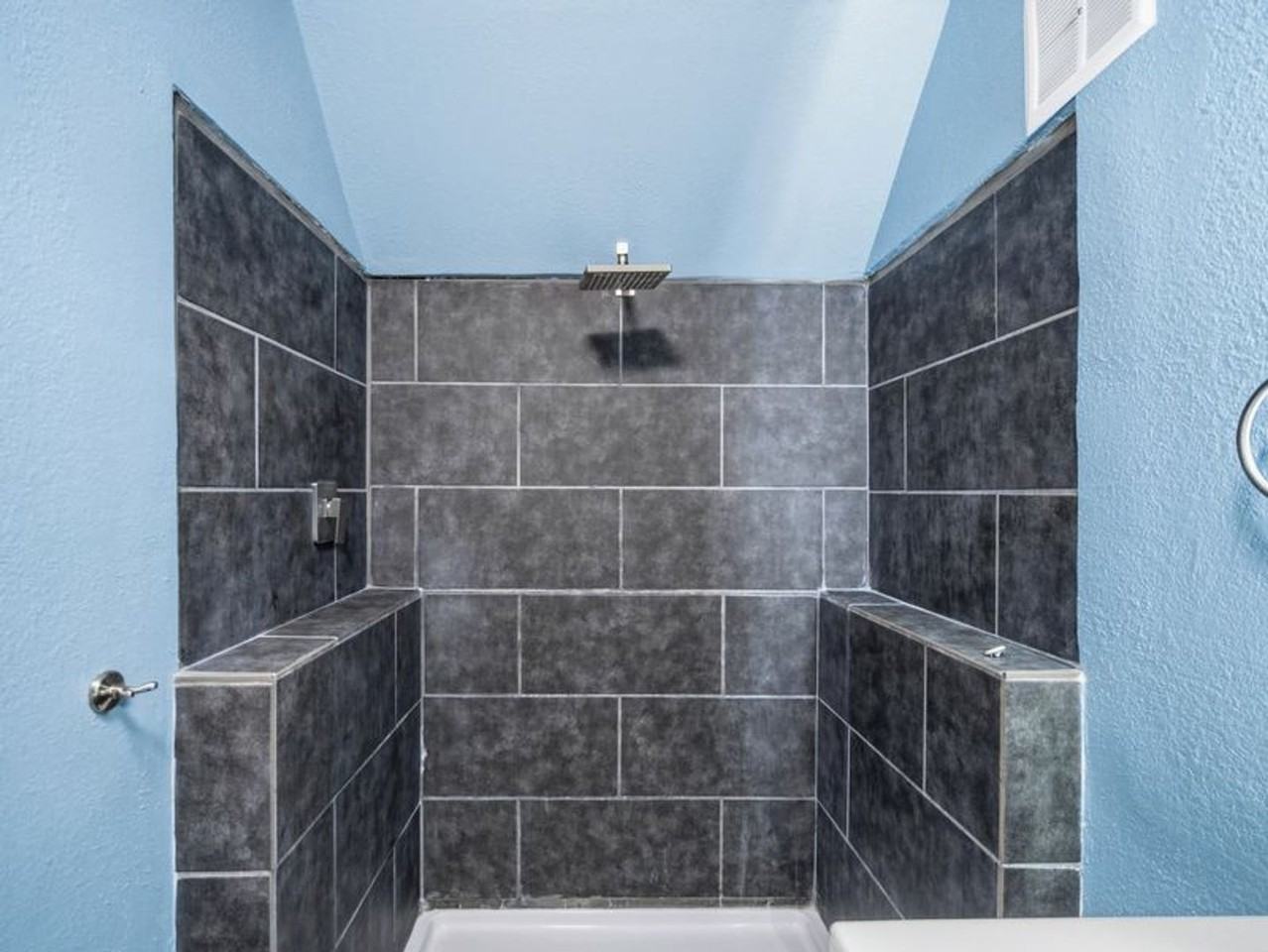 1123 E Indiana Ave - Photo 7 of 48