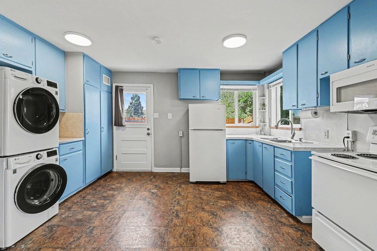 1701 S Lincoln St - Photo 6 of 12