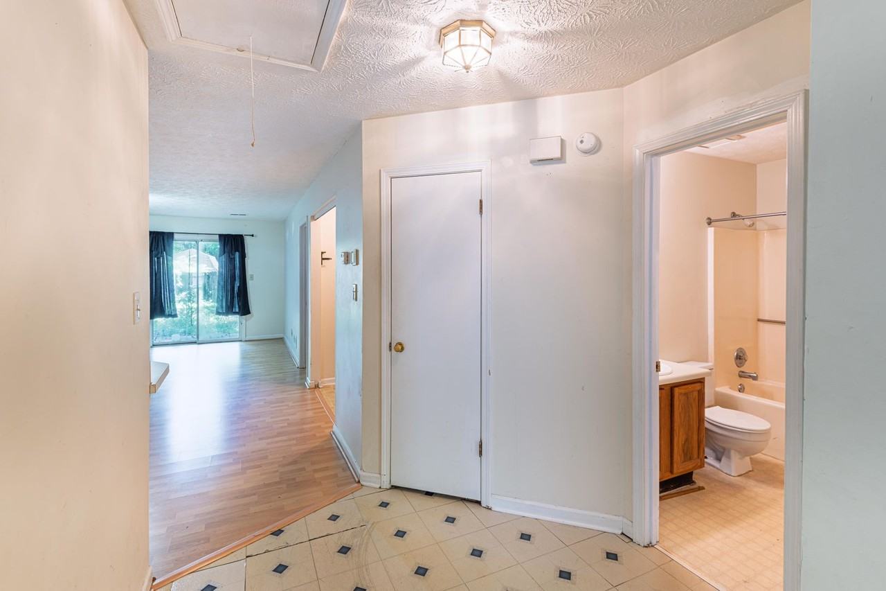 5640 Waterford Ct - Photo 3 of 20