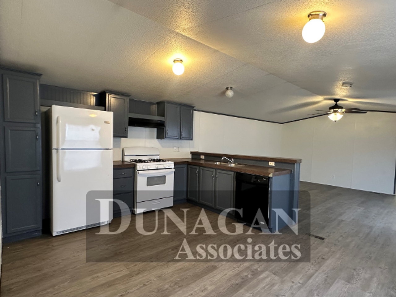 3824 Briarwood St - Photo 3 of 9