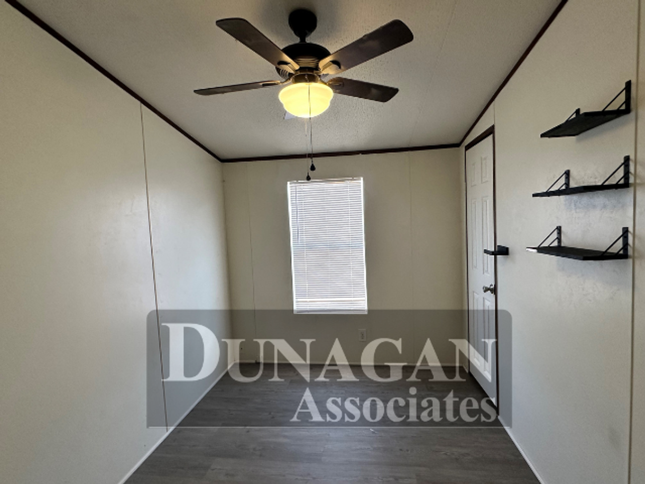 3824 Briarwood St - Photo 5 of 9
