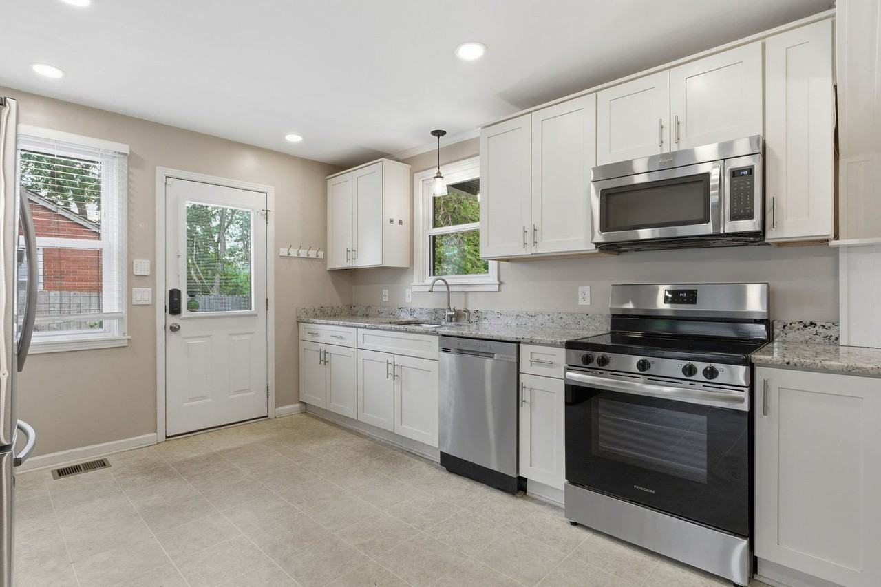 3704 Grubbs Rd - Photo 7 of 27