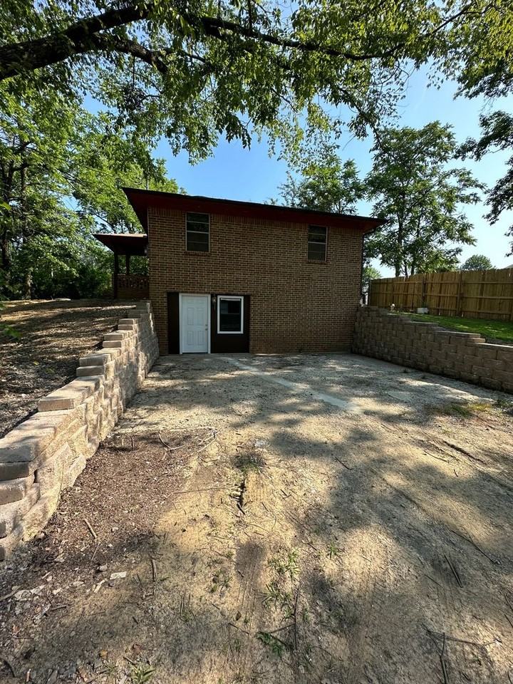 1515 Oak Grove Rd - Photo 2 of 15