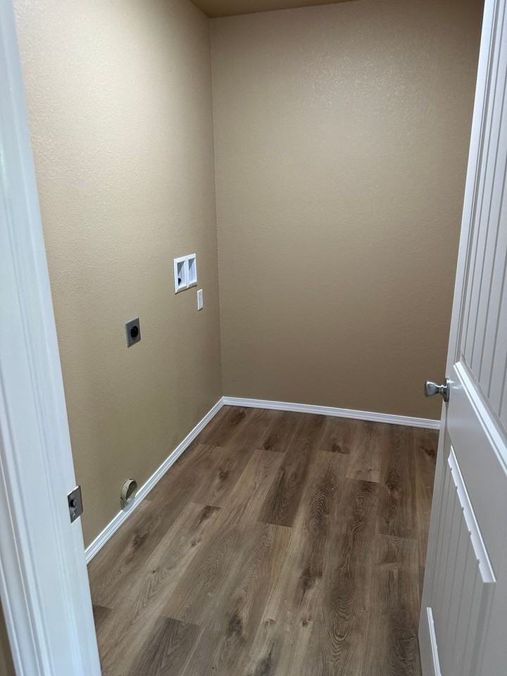 1515 Oak Grove Rd - Photo 3 of 15