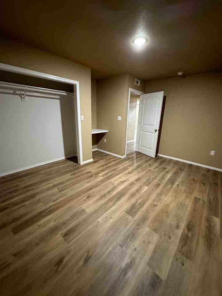 1515 Oak Grove Rd - Photo 7 of 15