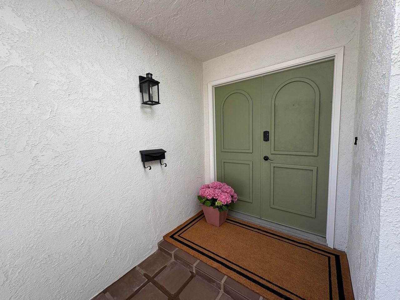 8105 Tiara St - Photo 3 of 21