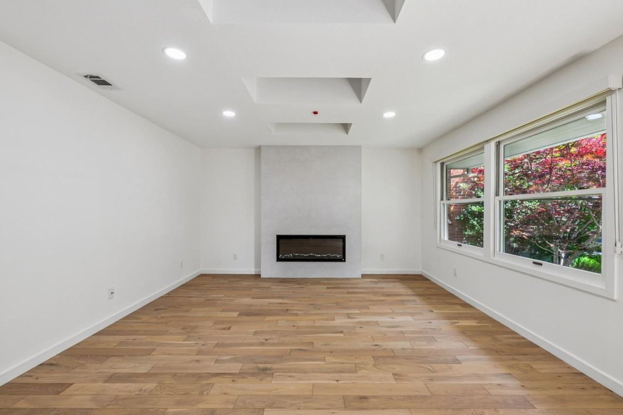 1025 Oakland Ave - Photo 6 of 24